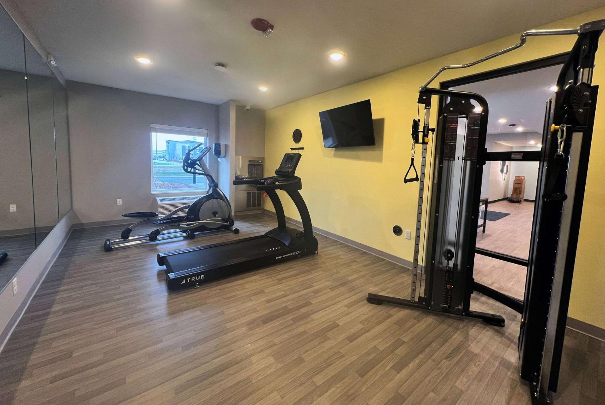 Echo Suites Extended Stay By Wyndham Indianapolis Ameriplex エクステリア 写真